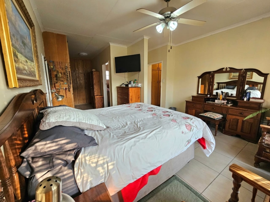4 Bedroom Property for Sale in Van Der Hoff Park North West